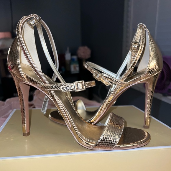 Gold Micheal Kors Heels! - Picture 3 of 10